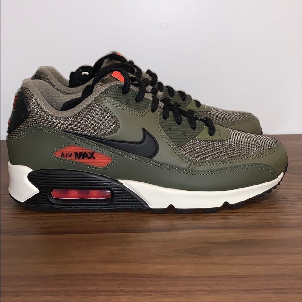 Nike Air Max Essentials Olive Women’s 8 Men’s 6.5